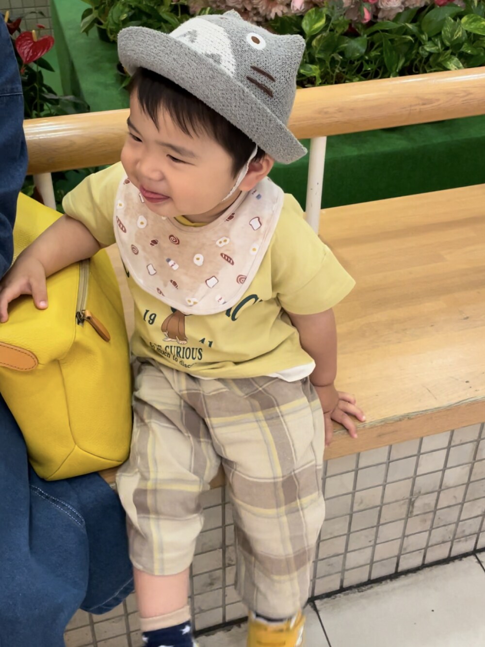「休日スタイル、男の子、1歳、春コーデ」｜「どんぐり共和国のアイテム（ハット、グレー系）」を使った、AMANE さん（キッズ・80cm）の春コーディネートの1枚目の写真