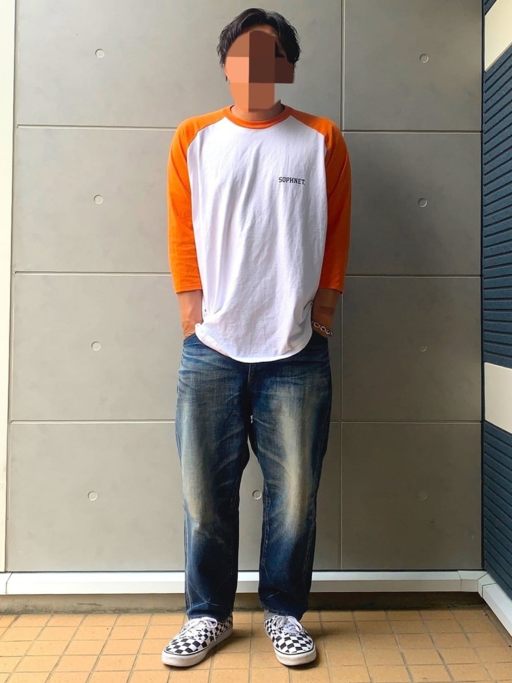 「ラグランTシャツ、七分袖、SOPHNET.、デニム、ブフト、VANS、チェック、ストリート、大人ストリート、おしゃれさんと繋がりたい」｜「SOPHNET.の3/4 SLEEVE BIG BASEBALL TEE（Tシャツ/カットソー、オレンジ系）」を使った、Ryuさん（メンズ・172cm）の夏コーディネートの1枚目の写真