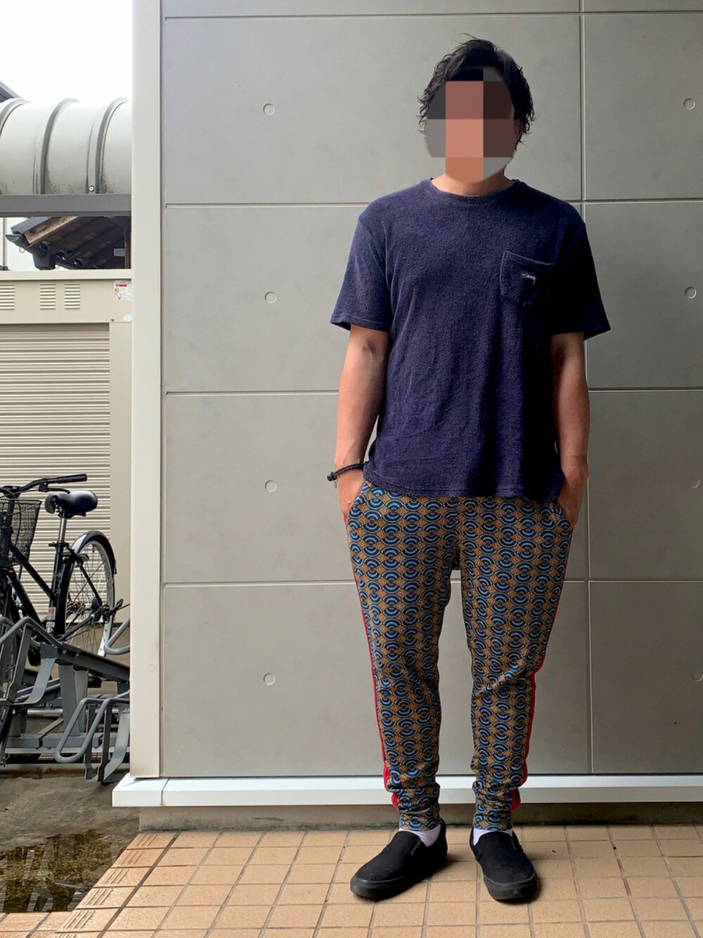 「夏コーデ、総柄パンツ、パイル地、ステューシー、ZARA、VANS、リラックススタイル、お洒落さんとつながりたい、休日スタイル」｜「STUSSYのアイテム（Tシャツ/カットソー、ブルー系）」を使った、Ryuさん（メンズ・172cm）の夏コーディネートの1枚目の写真