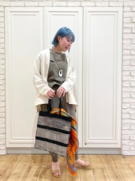 「シルク」｜「アイテム（その他アウター）」を使った、久富さん（レディース・161cm）の春コーディネート