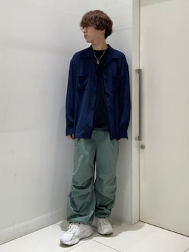 「SENSE OF PLACE by URBAN RESEARCH（センスオブプレイスバイアーバンリサーチ）のアイテム（カーゴパンツ）」を使った、SENSE OF PLACE ONLINE STOREさん（メンズ・174cm）の春コーディネート