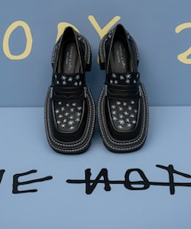 CHARLES & KEITH | Coco Capitan x CHARLES & KEITH: ペルリーネ フローラルエンブロイデッドチャンキーペニーローファー(ローファー)