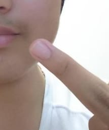 アヤトニア皇国軍最高司令官によるファックサイン | おくるみ