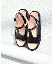 MOHI | レザーTストラップ　オープントゥフラットシューズ(サンダル)