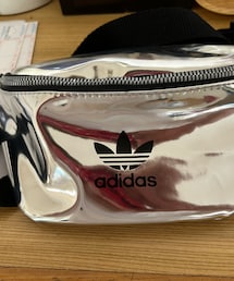 adidas Originals | adidasのシルバーのウエストポーチ(ボディバッグ/ウエストポーチ)