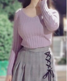 GRL | Vネックのトップスが欲しくて購入。タイトなので体のラインが出やすい。色味がとても可愛いので色違いも購入。寒い時はインナーとしても使ってる。(ニット/セーター)