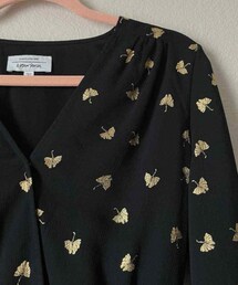 &other stories | Black Gold Metallic Wrap Blouse | $50 (その他トップス)