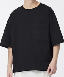GU | ワイドフィットT　¥990(Tシャツ/カットソー)