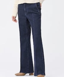 GU | センタープレスセミワイドジーンズ ¥2490(デニムパンツ)