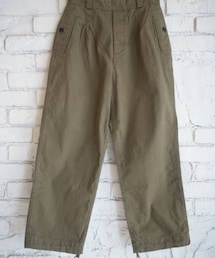 OUTIL | PANTALON LIMOGES タックミリタリーパンツ1940-50年代のフランス軍の女性用パンツをモチーフにモディファイ　ウエストの両サイドに配されたボタンが特徴　 コットンとリネンの糸を限界まで打ち込んだブランドオリジナル先染接近シャンブレー素材(その他パンツ)