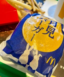 🍔月見バーガー🎑 | 今年初めて食べる月見バーガー🍔マクドの中では自分はコレが一番好きだとやはり思った。(その他)