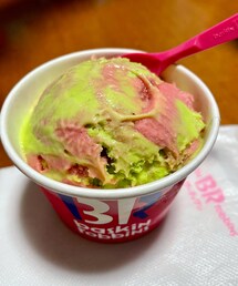 サーティワン🍨 | ベリーミーツピスタチオ…とかゆう名前だったと思う。想像よりピスタチオの味がかなり勝っていた。(その他)