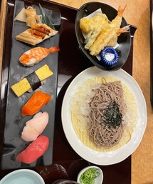 家族で久々に🍣 | 結婚記念日に近い週末、家族3人で外食🍣旦那も息子も外で食べるのがあまり好きではない為、家族揃っての外食は年に数回しか行かない😅(その他)