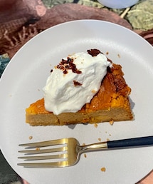 チーズケーキ🍰 | 学生時代の友人らとカフェで☕️焦がしキャラメル味のベイクドチーズケーキ🍰甘じょっぱくて程よく濃厚で美味✨(その他)