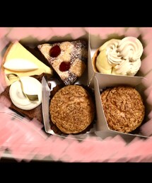 隣町の美味しいケーキ屋さんの🍰 | 仕事休みだった旦那が買ってきてた🙌(福袋/福箱)