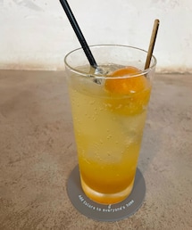 完熟梅のソーダ🍹 | とある☕️カフェで。完熟梅は冷凍状態で潰しながら飲むソーダでした。(その他)