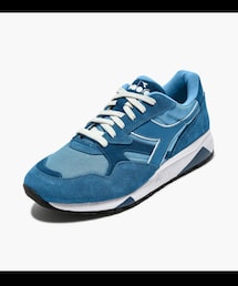 DIADORA | DIADORA N902  D501178559C0498  【モデルについて】  1988年のDiadoraのカタログから抜粋し、スポーツ史上最高のアスリートたちに愛用された人気モデルを現代的に蘇らせた復刻モデル。 (スニーカー)