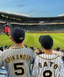 MIZUNO | タイガースのユニフォーム着用の旦那と息子。(スポーツグッズ)