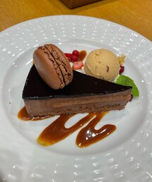 期間限定🍰 | ココスの期間限定デザート✨ショコラムース?+キャラメルナッツアイスに+マカロン😋甘かったけど美味かった🥹(その他)
