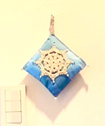 手作り❄️ | うちにあったフェルトとパールビーズと、レースコースターを使って、昔作ったオーナメント(インテリア雑貨)