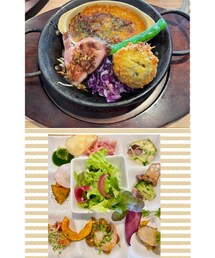 カジュアルフレンチ🍽️ | 地元でランチ。下…オードブル9品は凝っていて、春菊ソースや牛蒡ペースト、なめこの洋風添えなど珍しい味が楽しめた🎶上…メインのミートグラタン、🎃とほうれん草コロッケ、豚肉ソテーも熱々で美味しかった👍(その他)