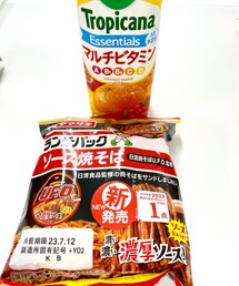 昼休憩🍞🥤 | 最近暑くて💦昼休憩に食べたい物が浮かばない…💧ランチパックの焼きそばが想像より美味しかった。ほうれん草の胡麻和えも一緒に食べて、この日の昼ご飯としました。(その他)