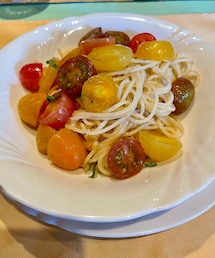 トマト🍅たっぷり冷製パスタ | 数年ぶりに、学生時代の友人4人でランチ🍝とても暑かったので冷たいパスタにしました。(その他)
