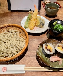 「土山人」の蕎麦 | 「土山人」ざる蕎麦、天麩羅、巻き寿司。天麩羅もサクサクで美味✨巻き寿司も上品で深い味👌旦那と息子は蕎麦湯をおかわりしてました😅(その他)