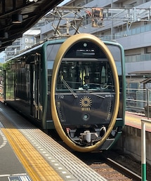 比叡🚃 | 比叡山方面へ向かう列車✨乗ってみたかった和モダンな車両🚃がタイミング良くホームに入ってきた‼️😄(その他)