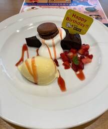 ココスデザート🎂 | ママ友さんとランチ。アプリ見たら、お誕生日月のデザート無料クーポンが来てて🌟無料で注文できました☺️🎵(その他)