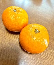 和歌山みかん🍊 | 今年はみかんが不作で少ないらしいです😢これを送ってくれた和歌山の南に住む旦那の親戚がそう話してました📞でもこのみかんは毎年のようにめちゃ甘い。(その他)