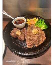 Law飯 | 贅沢なステーキ&ハンバーグお肉はジューシーでハンバーグは、周りがカラットしてて中が柔らかく最高です😋(その他)