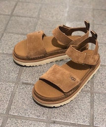 UGG | テープ式だが、脱ぎ辛い(サンダル)