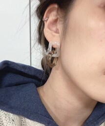 不明 | クリアとグレーの多角形。軽くて大きさも程良く、どんな服にも合わせやすいです。(ピアス（両耳用）)