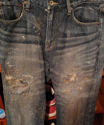 After | サンドペーパーでのヤスリがけでのダメージ加工とデザインナイフで一部をカットして別のデニムでのツギハギ補修加工をしてスプラッシュペイントで仕上げました😁(その他)