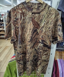 MOSSY OAK | Mossy Oak Duck Blind(ダックブラインド)はアメリカの狩猟用迷彩ブランド「Mossy Oak」が展開するカモ(水鳥)猟に特化した非常に効果的な迷彩パターン(Tシャツ/カットソー)