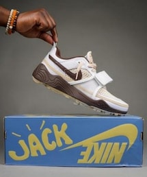 TRAVIS SCOTT | Travis Scott × Nike Zoom Field Jaxx "White and Light Chocolate"(スニーカー)