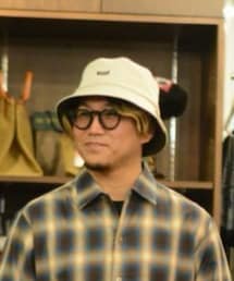 few. | メガネ