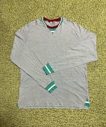 realmad HECTIC | 首周りや袖口、裾が変わった仕様になっている。(Tシャツ/カットソー)