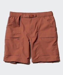 UNIQLO | ギアショーツ 小雨程度の水をはじく撥水加工がされたナイロンリップストップ素材を採用。便利なファスナー付きのサイドポケット。イージーバックルベルトや収納力の高いポケットなど、ユーティリティ性を重視。普段使いからアウトドアまで幅広く使える。(その他パンツ)