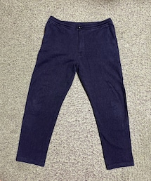 STUSSY | Herringbone Beach Pant ストレッチ性に富んだスパンデックスを交織したコットンヘリンボーン仕立てのビーチパンツは、ブランド創成期より受け継がれるマスターピースのアップデート版。ヘリンボーン特有の素材感がビーチカルチャーとのギャップを演出したグッドコンセプト。(パンツ)