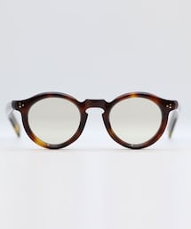 guepard | guepardギュパール  gp-07e（ベッコウ）　8mm厚のフレームだが、多面的なカッティングを入れる事で印象が重たくなりすぎないパントゥスタイル。40年代のフレンチヴィンテージ を再現。レンズは当時の雰囲気に近いフラット設計のレンズを採用。独特な反射と透け感が特徴。(サングラス)