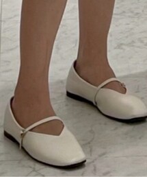 White. | バレエシューズ