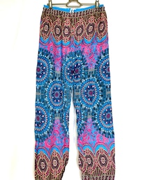 カオサン通り | カオサン通りの土産物屋　珍しくしっかりレーヨン(その他パンツ)