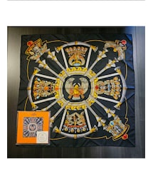 HERMES | HERMES カレ90 Caty 古代エジプト スカラベ柄 Vintage dead stock  ブラックベースであれば男でも使いやすいかなと想像。程よく色が散りばめられたこのデザインに決める。(バンダナ/スカーフ)