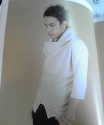 rehacer | 襟が異常に高く自然にドレープ！アレンジも自在⭐️お腹部分のスリットはベルトを見せる為に入ってます🤡(Tシャツ/カットソー)