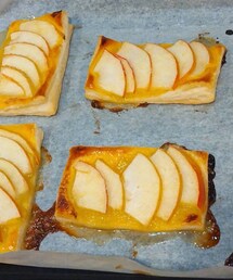 うさこのスウィーツ同盟 | 妻っちゃん作、アップルパイ🍎生地にはマーガリンとヨーグルト❣️何気に合う😋(食器/キッチン)