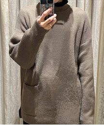 無印良品 | 半額で叩き売りされていたセーター。一目見て気に入って購入。手が荒れていると表面によく指が引っかかる。購入当初から毛玉というかほつれが出ていたが、購入から二ヶ月経った現在、さらにほつれてきている。(ニット/セーター)