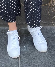 Rothy’s | Pictured next, paired this one-piece with white sneakers. (スニーカー)