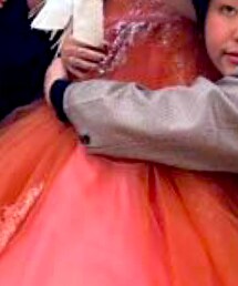 新婦にしがみつくワイ | その他